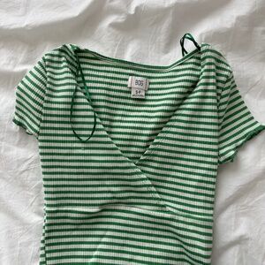 Cute Urban outfitters top - Size XS - Good condition